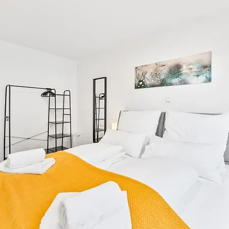 Sunshine - 4 Personen 20min Airport Messe * Goeppingen