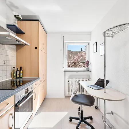 Sunshine - 4 Personen 20min Airport Messe * Goeppingen
